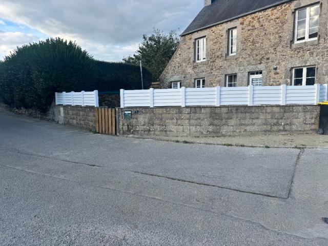 réalisation d'une clôture PVC sur muret
