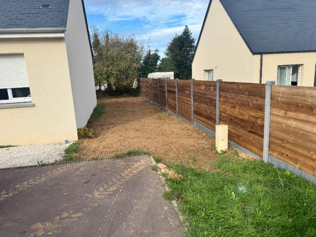 réalisation d'un clôture mixte, bois/béton 